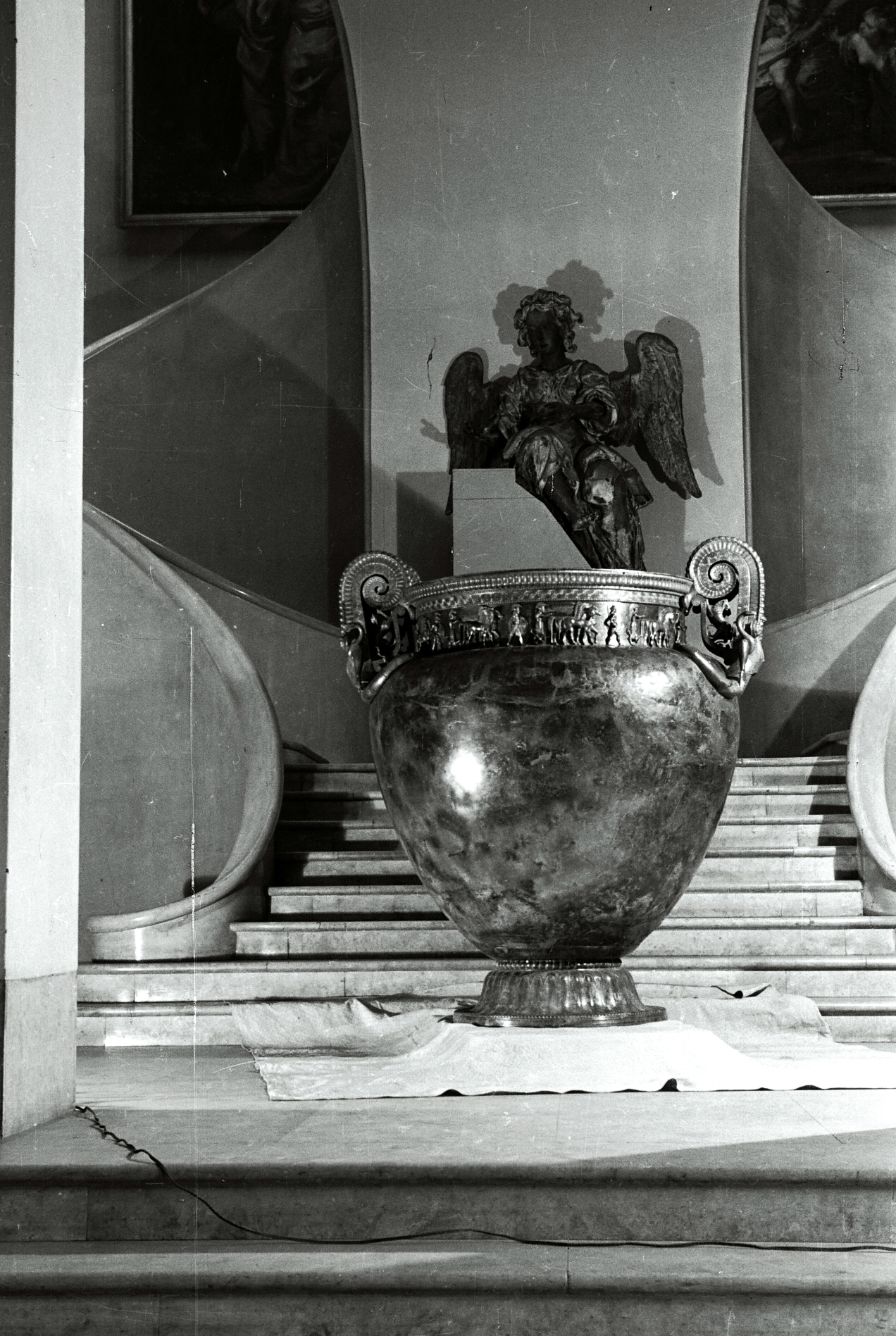 Le vase de Vix restauré, musée des Beaux-Arts de Nancy, 1956 © L.A.M Le vase de Vix restauré, musée des Beaux-Arts de Nancy, 1956 © L.A.M
